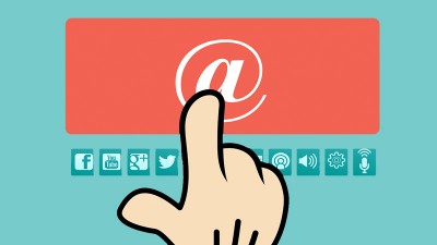 How Do You Handle Social Media When You're On Vacation?